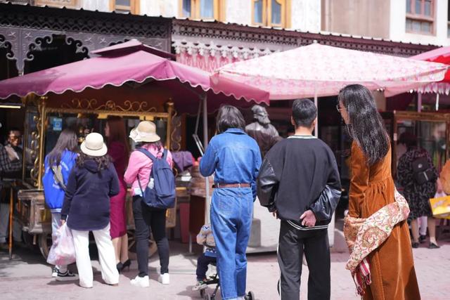 喀什茶馆都有什么茶_喀什市茶餐厅哪家好_喀什饭店里喝的茶