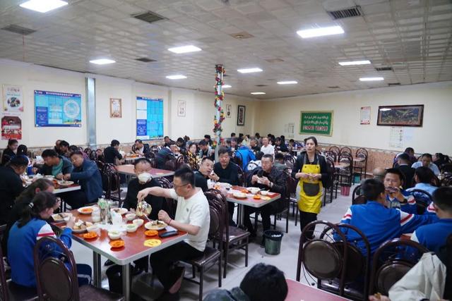 喀什饭店里喝的茶_喀什市茶餐厅哪家好_喀什茶馆都有什么茶