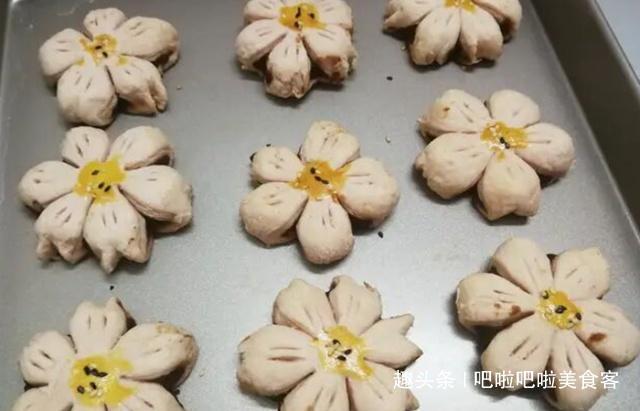 中式酥皮点心色香味俱全,用料简单,无需发面,酥得掉渣!